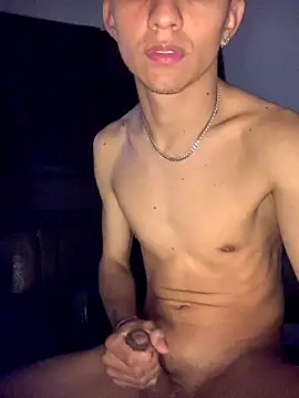 Snapshot of gabrielzinnnn085 chatting on October 18, 2:47 am gabrielzinnnn085 online show from October 18, 2:47 am