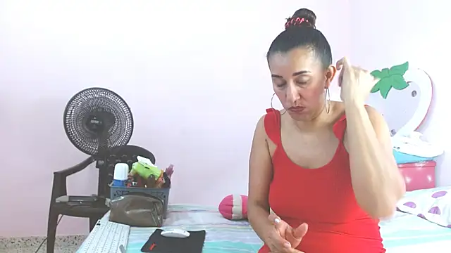 Snapshot of latinabueno41 chatting on January 14, 5:12 pm latinabueno41 online show from January 14, 5:12 pm