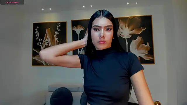 NiaSalvatore online show from March 2, 11:39 am