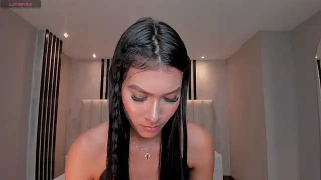 NiaSalvatore online show from March 16, 1:49 am