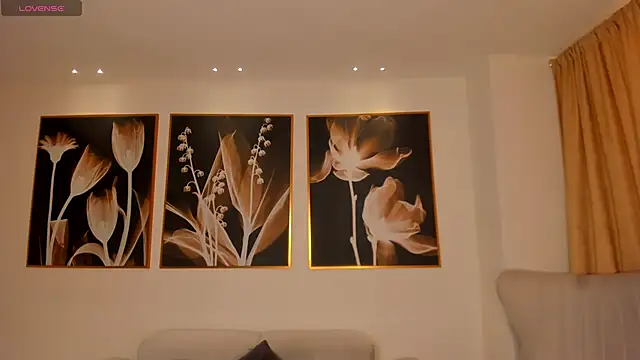 NiaSalvatore online show from October 22, 7:57 pm