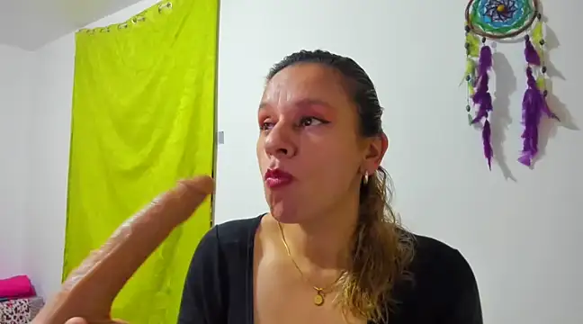 Snapshot of sofi_saliva2511 chatting on February 3, 1:30 pm sofi saliva2511 online show from February 3, 1:30 pm