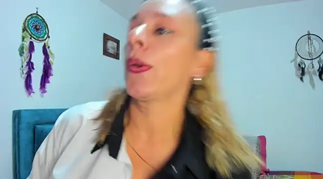 Snapshot of sofi_saliva2511 chatting on February 8, 10:19 pm sofi saliva2511 online show from February 8, 10:19 pm