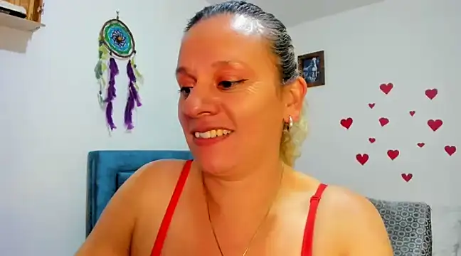 Snapshot of sofi_saliva2511 chatting on February 17, 8:26 pm sofi saliva2511 online show from February 17, 8:26 pm