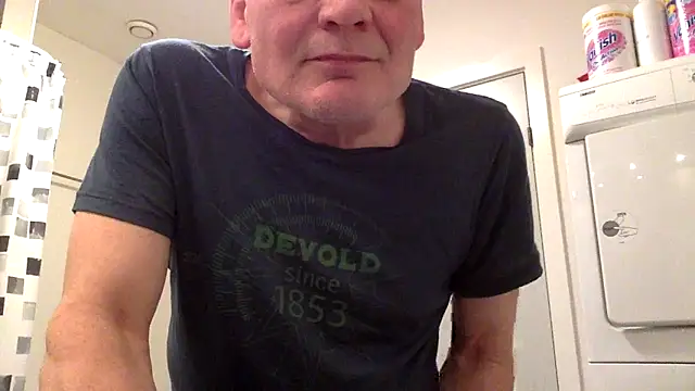 Snapshot of Parleg2 chatting on November 30, 10:58 pm Parleg2 online show from November 30, 10:58 pm