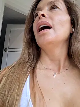 karina warthon online show from October 23, 5:44 pm