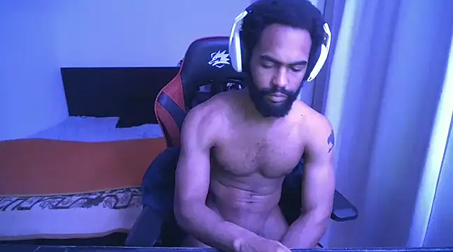 Snapshot of kevi_cocks chatting on February 15, 5:09 am kevi cocks online show from February 15, 5:09 am