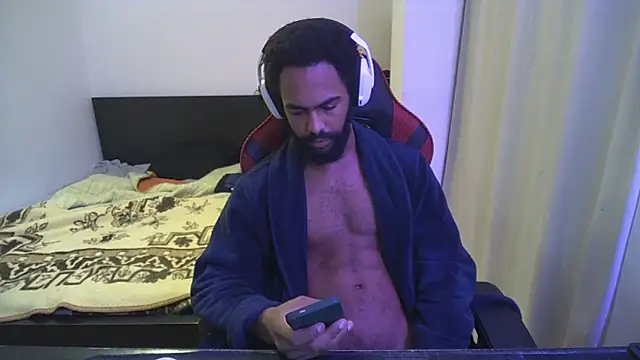 Snapshot of kevi_cocks chatting on February 15, 8:01 pm kevi cocks online show from February 15, 8:01 pm