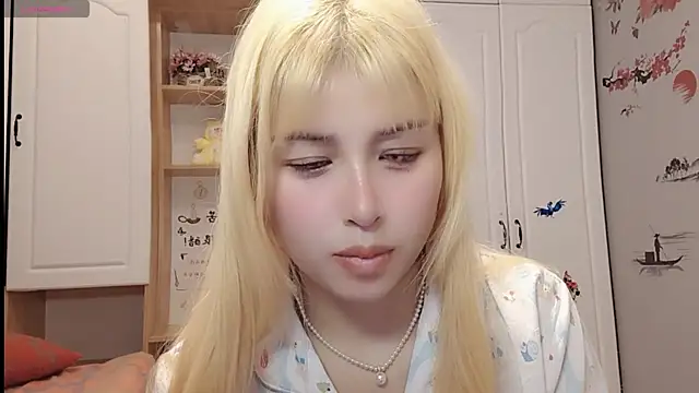 Snapshot of Lucky-xiuxiu chatting on February 24, 5:33 am Lucky-xiuxiu online show from February 24, 5:33 am