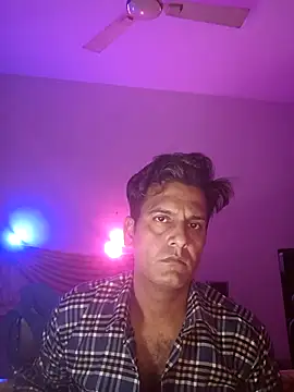 Snapshot of MAGNETICDADDY8 chatting on March 12, 9:03 pm MAGNETICDADDY8 online show from March 12, 9:03 pm