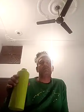 Snapshot of MAGNETICDADDY8 chatting on March 15, 6:32 pm MAGNETICDADDY8 online show from March 15, 6:32 pm