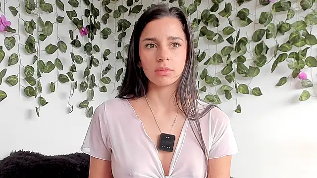 Laurensmith9 online show from April 21, 1:50 pm