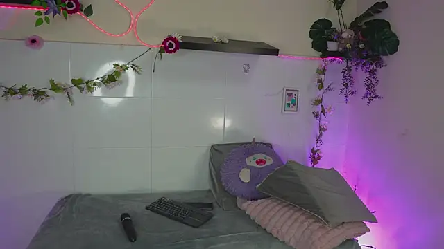 Snapshot of bri_cullen chatting on November 8, 2:23 am bri cullen online show from November 8, 2:23 am