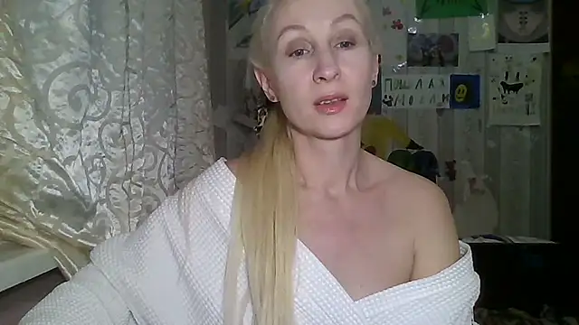 Snapshot of Mariana_har777 chatting on March 1, 3:27 pm Mariana har777 online show from March 1, 3:27 pm