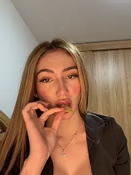 Snapshot of Maddy_Jones chatting on November 23, 3:39 am Maddy Jones online show from November 23, 3:39 am