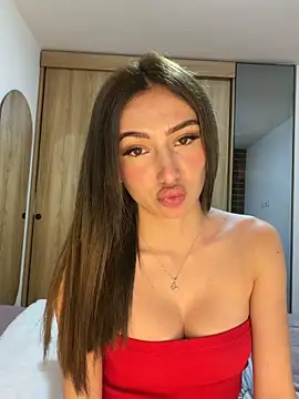 Snapshot of Maddy_Jones chatting on November 24, 4:01 am Maddy Jones online show from November 24, 4:01 am