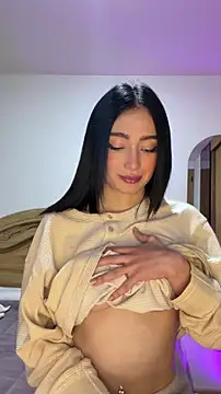 Snapshot of Maddy_Jones chatting on February 28, 2:56 am Maddy Jones online show from February 28, 2:56 am