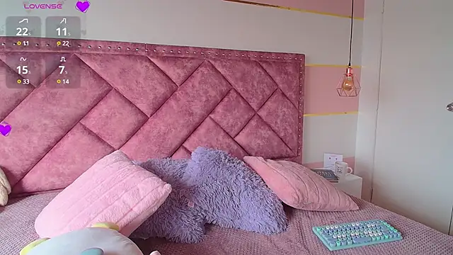 Snapshot of Charlotte__Miller chatting on February 26, 12:47 pm Charlotte Miller online show from February 26, 12:47 pm