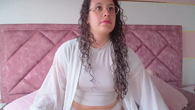 Snapshot of Charlotte__Miller chatting on March 20, 12:00 pm Charlotte Miller online show from March 20, 12:00 pm