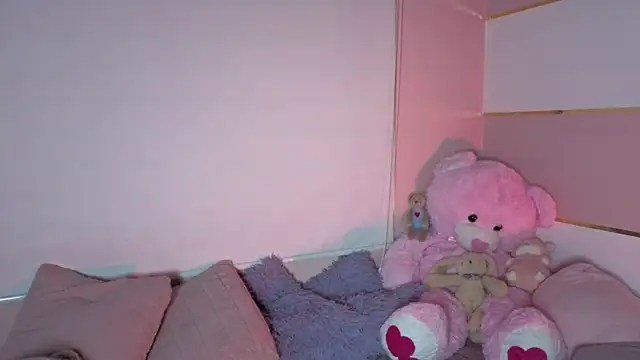 Snapshot of Charlotte__Miller chatting on September 28, 1:00 am Charlotte Miller online show from September 28, 1:00 am