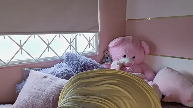 Snapshot of Charlotte__Miller chatting on September 28, 1:05 pm Charlotte Miller online show from September 28, 1:05 pm