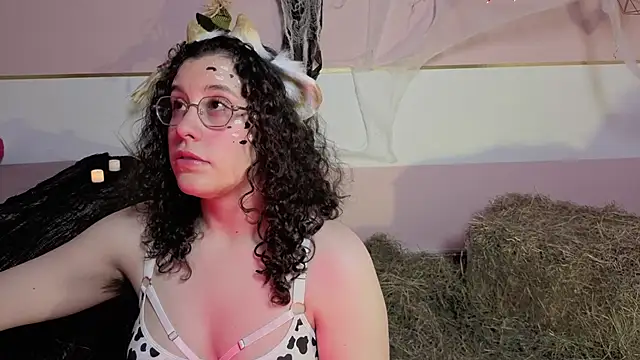 Snapshot of Charlotte__Miller chatting on October 29, 11:45 am Charlotte Miller online show from October 29, 11:45 am