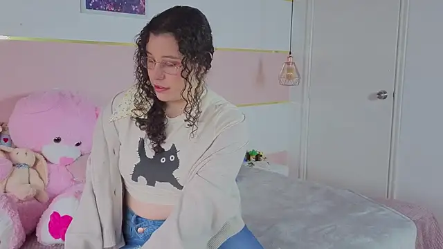 Snapshot of Charlotte__Miller chatting on November 17, 12:22 pm Charlotte Miller online show from November 17, 12:22 pm