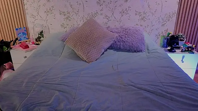 Snapshot of Charlotte__Miller chatting on July 4, 12:11 pm Charlotte Miller online show from July 4, 12:11 pm