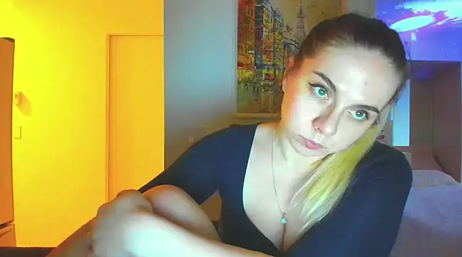 Snapshot of HappyIva chatting on January 3, 11:12 pm HappyIva online show from January 3, 11:12 pm