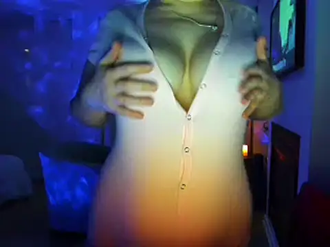 Snapshot of HappyIva chatting on January 4, 2:35 am HappyIva online show from January 4, 2:35 am