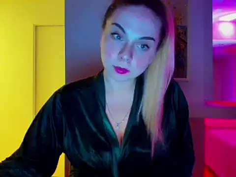 Snapshot of HappyIva chatting on January 20, 1:39 am HappyIva online show from January 20, 1:39 am