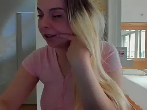 Snapshot of HappyIva chatting on January 21, 11:02 pm HappyIva online show from January 21, 11:02 pm