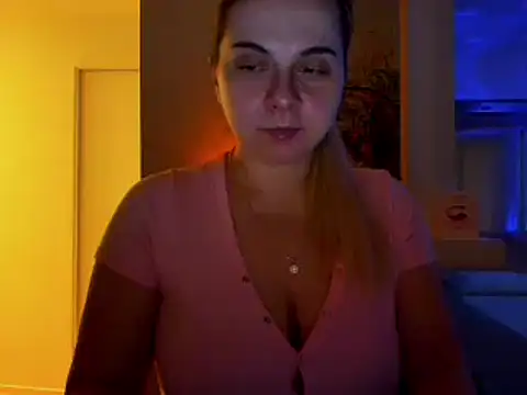 Snapshot of HappyIva chatting on January 30, 8:11 am HappyIva online show from January 30, 8:11 am