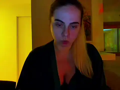 Snapshot of HappyIva chatting on February 3, 11:53 am HappyIva online show from February 3, 11:53 am