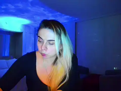 Snapshot of HappyIva chatting on February 4, 12:22 pm HappyIva online show from February 4, 12:22 pm