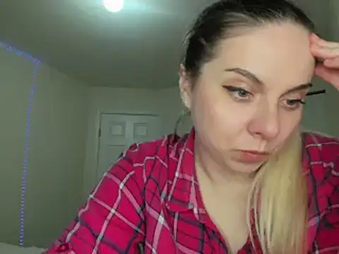 Snapshot of HappyIva chatting on February 26, 8:04 am HappyIva online show from February 26, 8:04 am