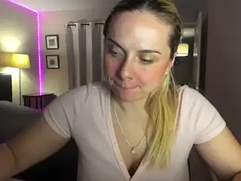 Snapshot of HappyIva chatting on September 20, 6:47 am HappyIva online show from September 20, 6:47 am