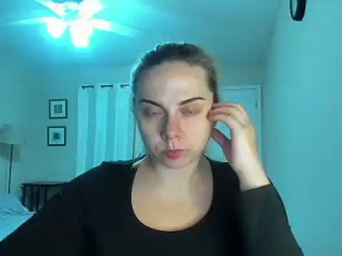 Snapshot of HappyIva chatting on September 26, 5:44 am HappyIva online show from September 26, 5:44 am