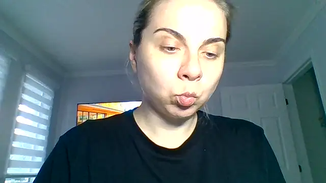 Snapshot of HappyIva chatting on September 30, 9:20 pm HappyIva online show from September 30, 9:20 pm