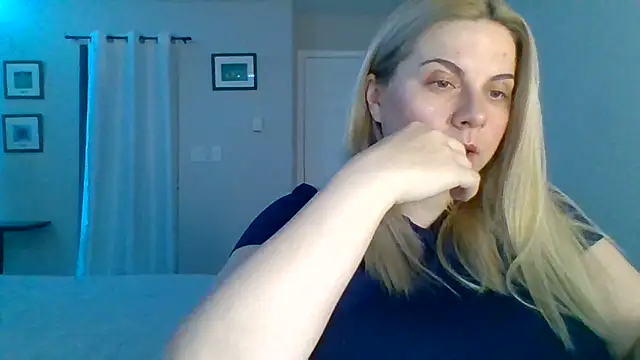 Snapshot of HappyIva chatting on November 10, 5:12 pm HappyIva online show from November 10, 5:12 pm