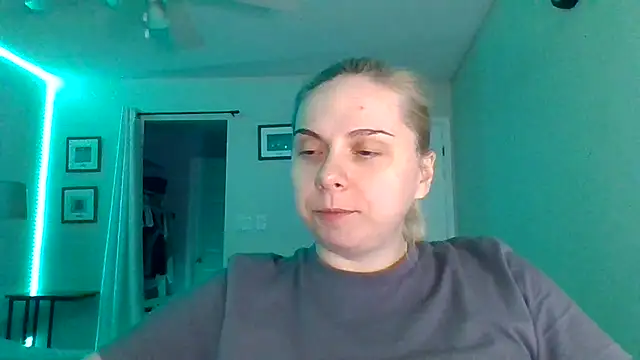 Snapshot of HappyIva chatting on November 12, 1:17 am HappyIva online show from November 12, 1:17 am