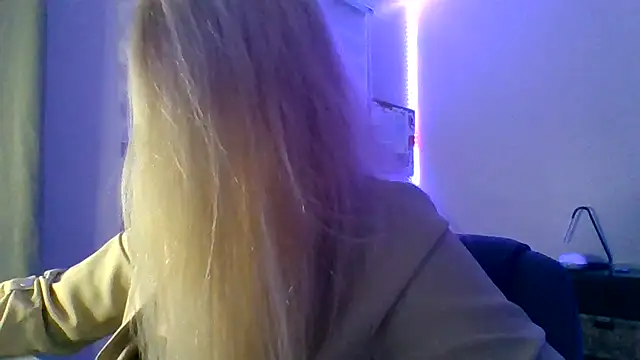 Snapshot of HappyIva chatting on November 20, 5:18 am HappyIva online show from November 20, 5:18 am