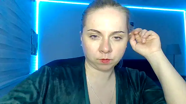 Snapshot of HappyIva chatting on November 23, 6:46 am HappyIva online show from November 23, 6:46 am