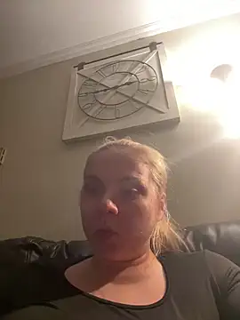 Snapshot of HappyIva chatting on November 24, 10:15 am HappyIva online show from November 24, 10:15 am