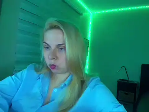 Snapshot of HappyIva chatting on November 26, 8:37 am HappyIva online show from November 26, 8:37 am