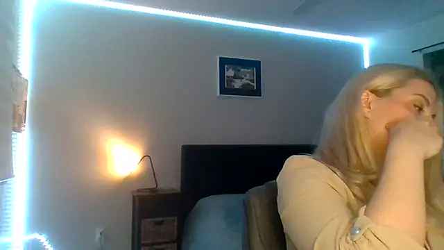 Snapshot of HappyIva chatting on November 30, 12:20 pm HappyIva online show from November 30, 12:20 pm