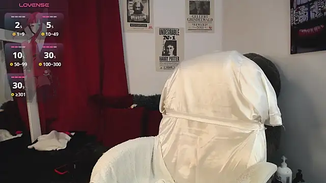 downsonMia online show from November 6, 10:27 am