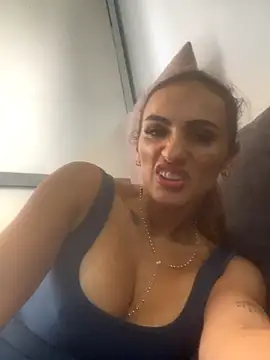 Samantha bigboobs online show from December 3, 6:17 pm