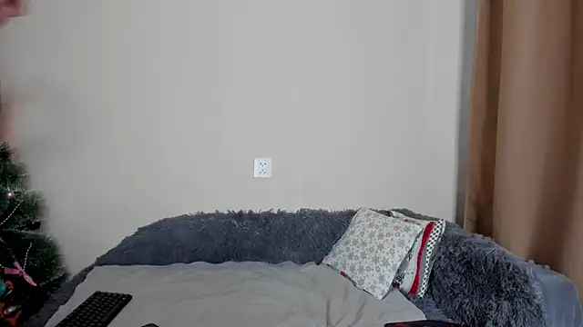 Snapshot of KristineEsme chatting on January 17, 5:21 am KristineEsme online show from January 17, 5:21 am