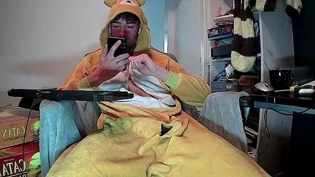 Snapshot of onesieboyx chatting on March 31, 1:00 pm onesieboyx online show from March 31, 1:00 pm